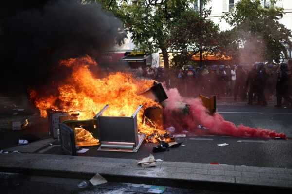 IPA89368100 - Clashes on the sidelines of the students protest against the current state of public education, once again, on October 6, 2026, in Paris, France. They demand more resources for the national education system, and raise against the far right party - le Rassemblement National. Photo by Raphael Lafargue/ABACAPRESS.COM